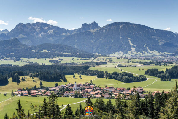 Vista del paesino di Eisenberg dall'alto delle rovine di Hohenfreyberg