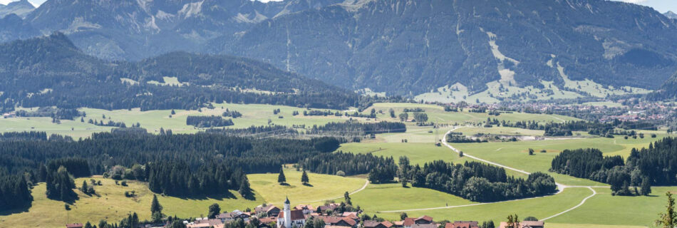 Vista del paesino di Eisenberg dall'alto delle rovine di Hohenfreyberg