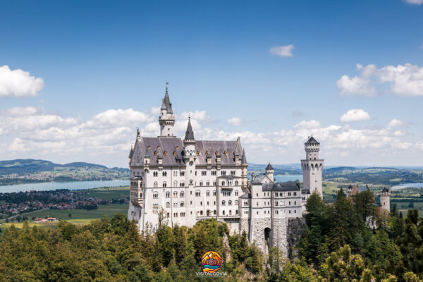 Vista del castello di Neuschwanstein dal ponte Marienbrücke